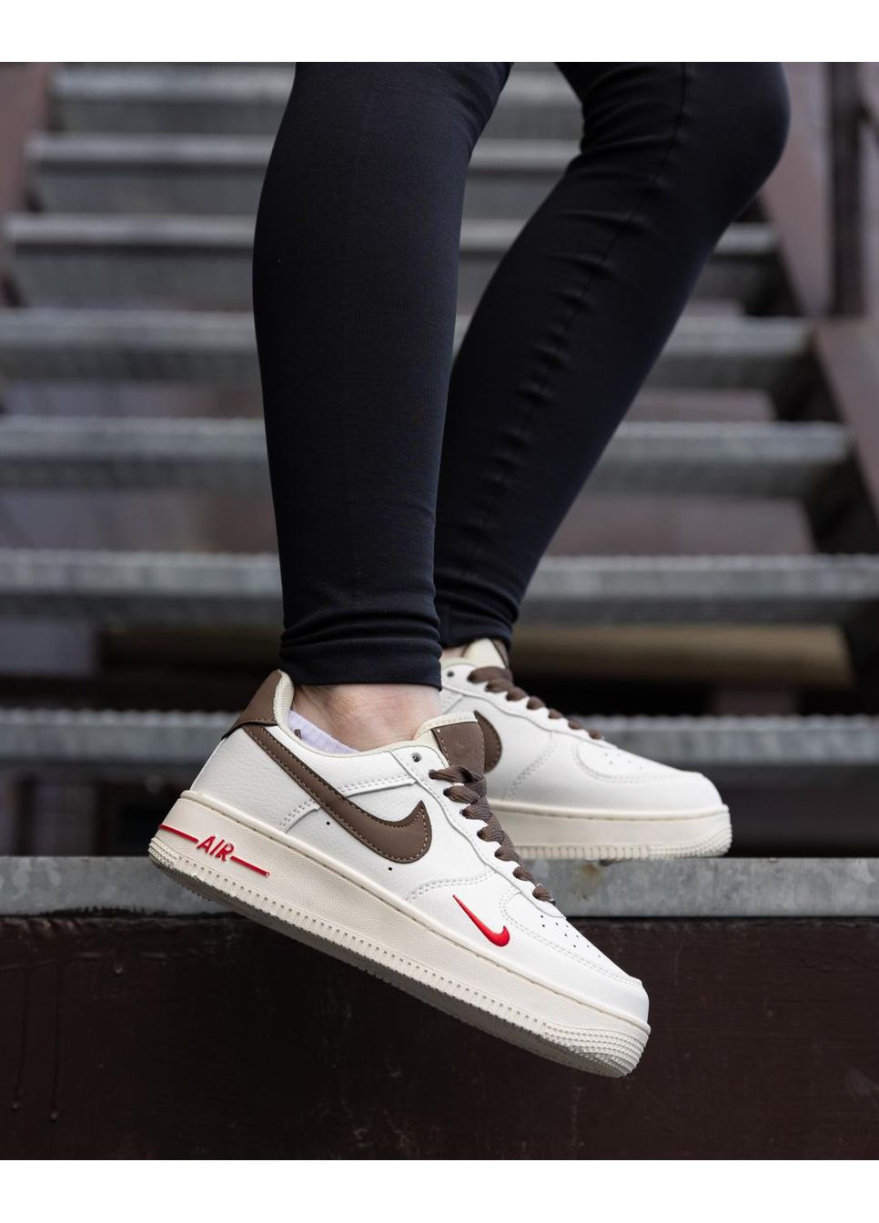 КРОССОВКИ ЖЕНСКИЕ NIKE AIR FORCE 1 LOW ‘07 ESSENTI MOCCO НАЙК АИР ФОРС 1 ПРЕМИУМ No Brand белые демисезоны (367174374)
