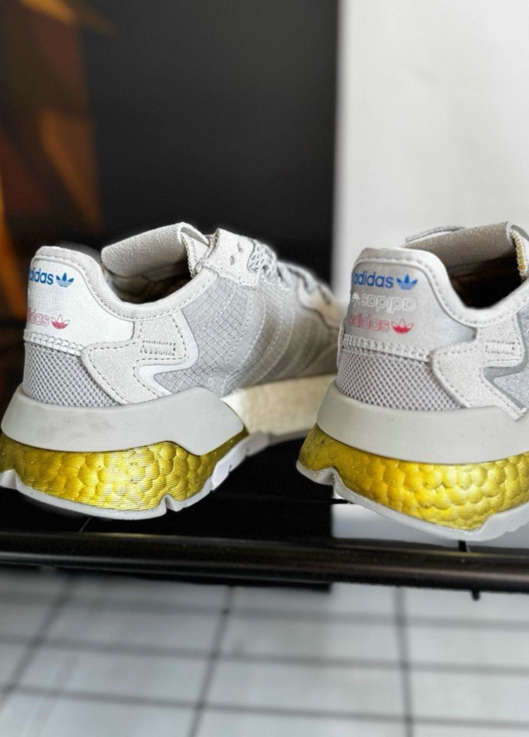 Світло-сірі всесезонні кросівки adidas Nite Jogger