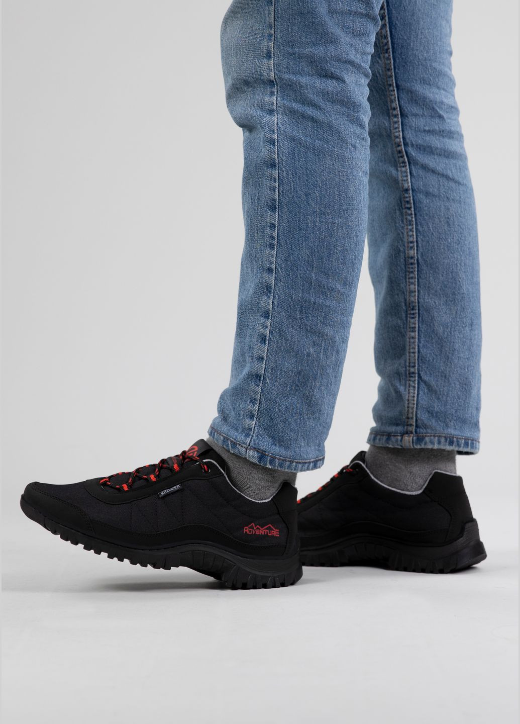 Черные демисезонные кроссовки мужские с прошитой подошвой черные (ua 402) Kindzer