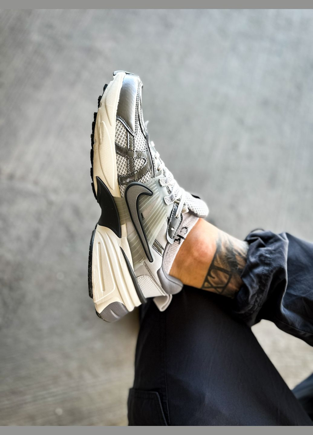 Сірі Осінні кросівки чоловічі і жіночі nike runtekk v2k summit white metalic silver | найк рантекк в2к сірі білі No Brand