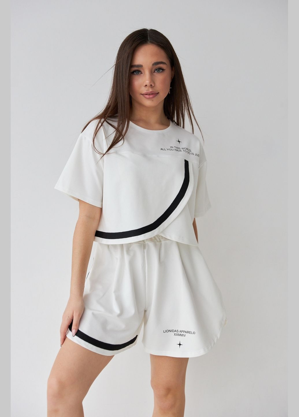 Белый летний костюм с оригинальным дизайном Україна