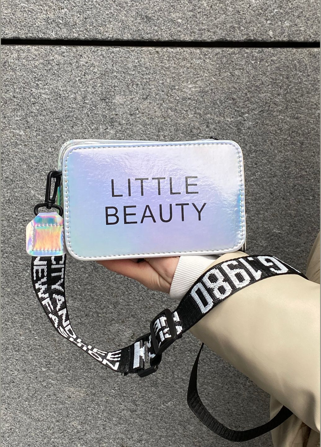 Женская детская голографическая сумка кросс-боди через плечо LITTLE BEAUTY серая серебряная No Brand (285767721)