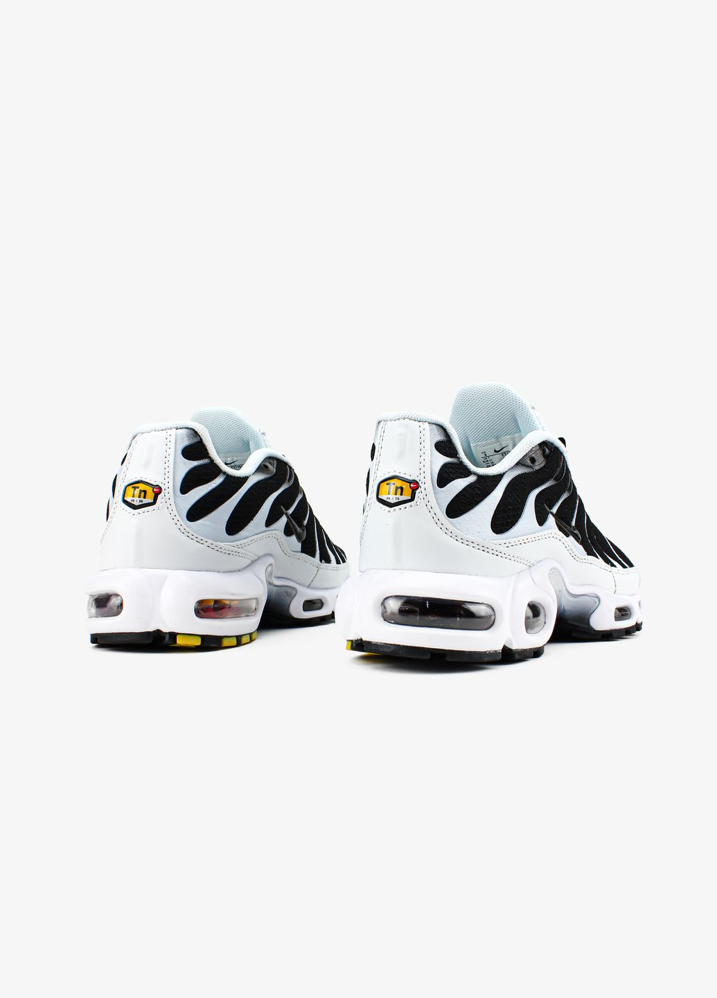 Черно-белые всесезонные кроссовки мужские nike air max tn plus black white | nike аир макс тн черно-белые No Brand