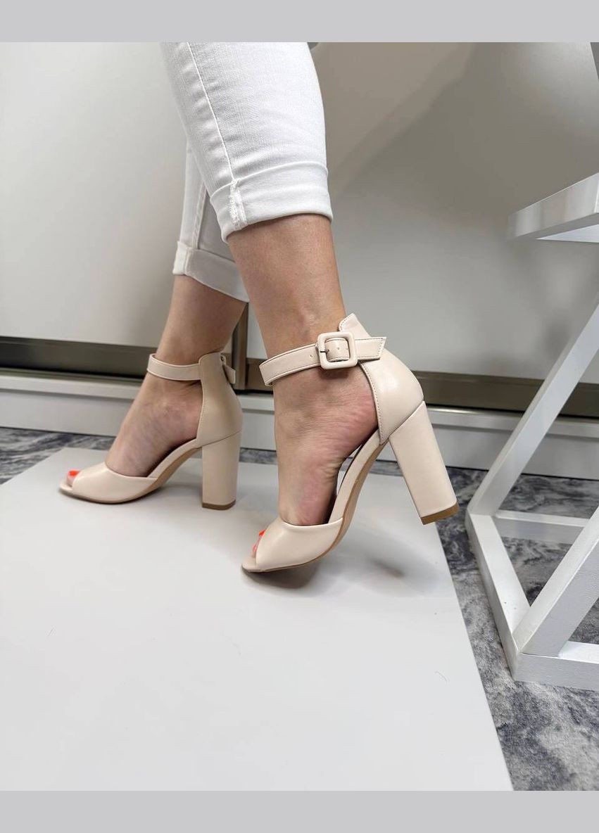 Бежеві босоніжки на підборах с закритою п'яткою еко шкіра No Brand (336186526)