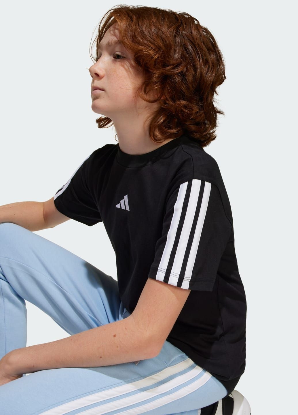 Чорна демісезонна футболка essentials kids adidas