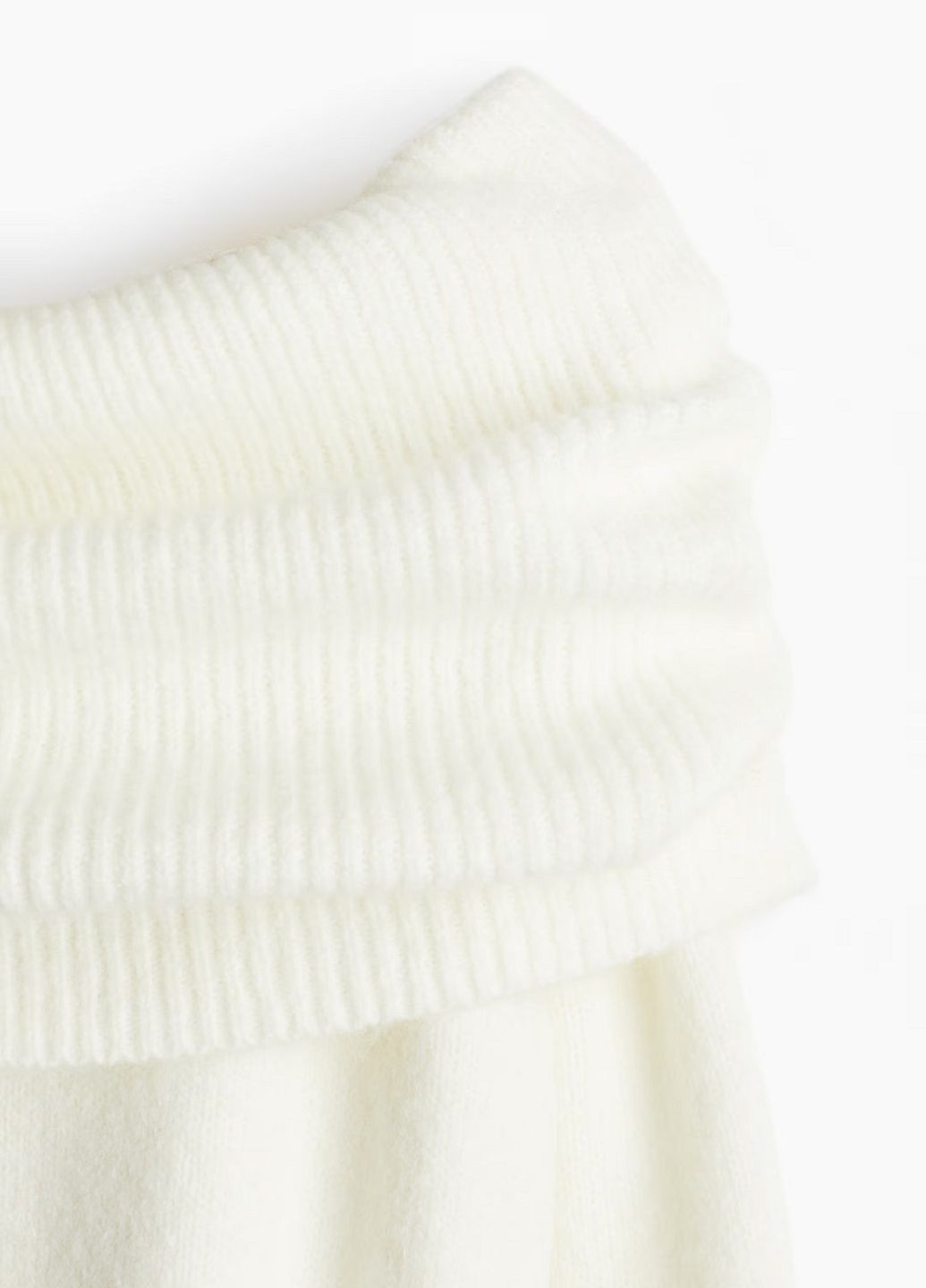 Кремовое платье H&M однотонное