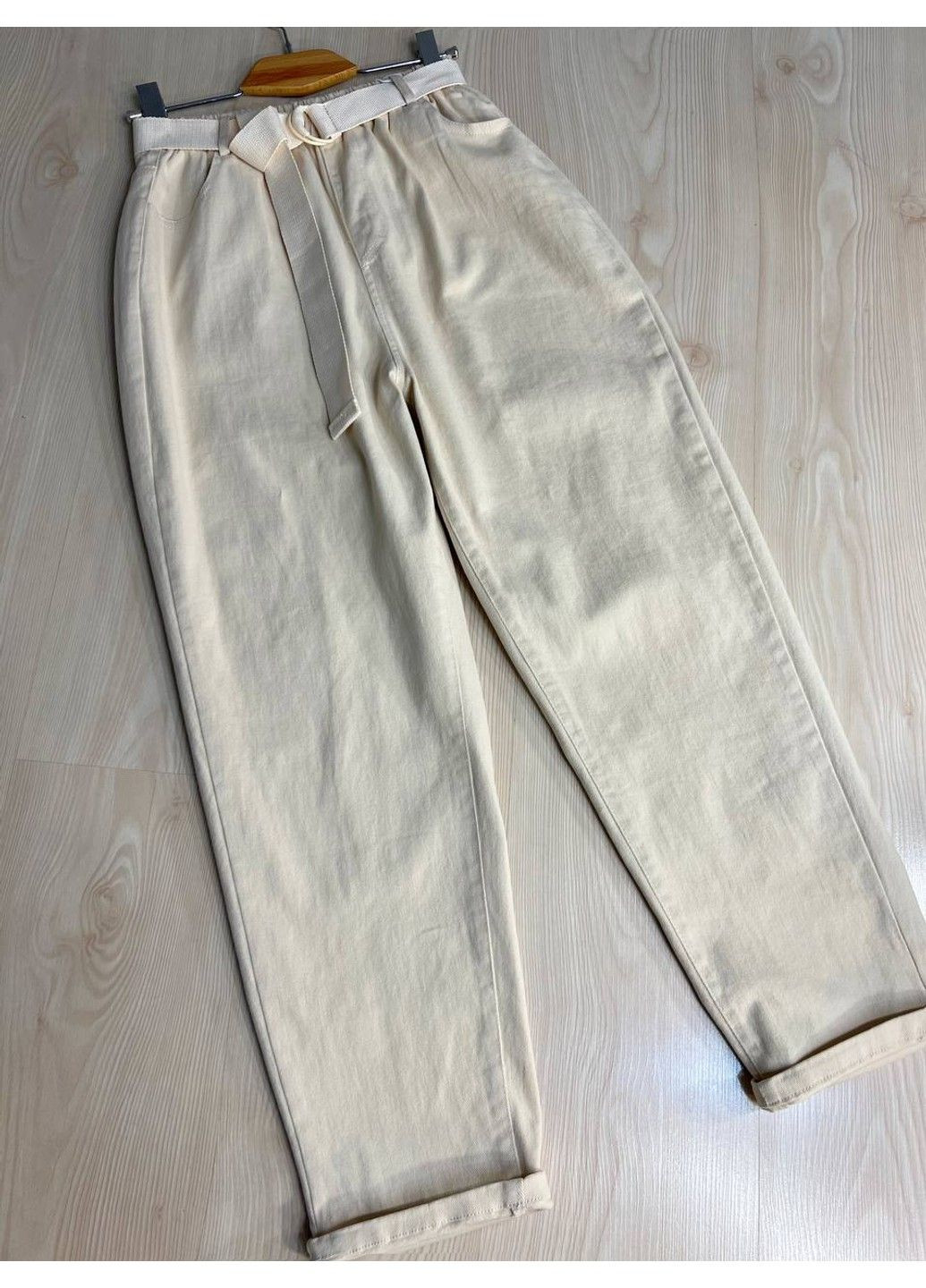 Джинси жіночі A-N 25072 MOM банани талія на резинці з ременем стрейчеві оверсайз молочні No Brand - (327303112)