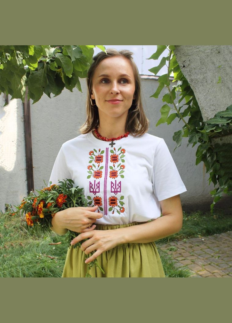 Женская футболка с вышивкой Бархатцы белая с зеленым Ladan — 303727216