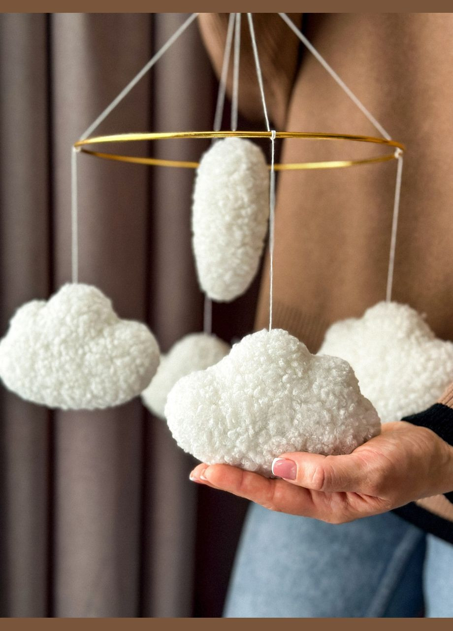 Детский музыкальный мобиль на кроватку для младенцев WooolyWool «Облака букле» с 35 мелодиями No Brand (342758009)