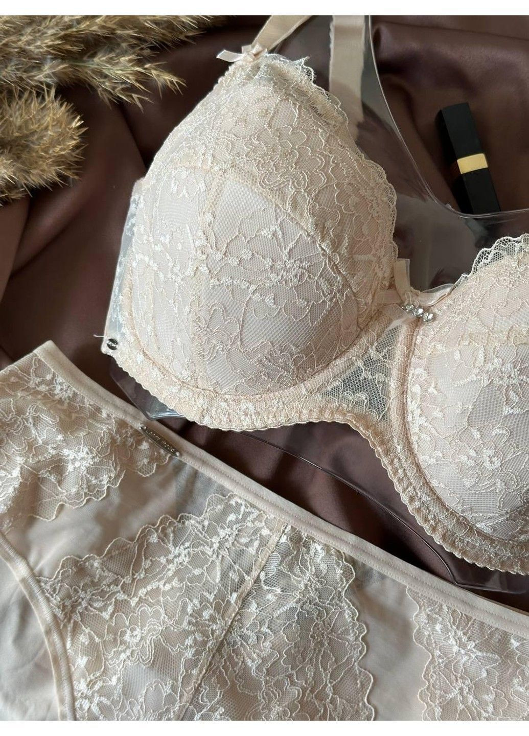 Бежевый комплект бюстгальтер и кружевные трусики 11740 бежевый Lanny Mode
