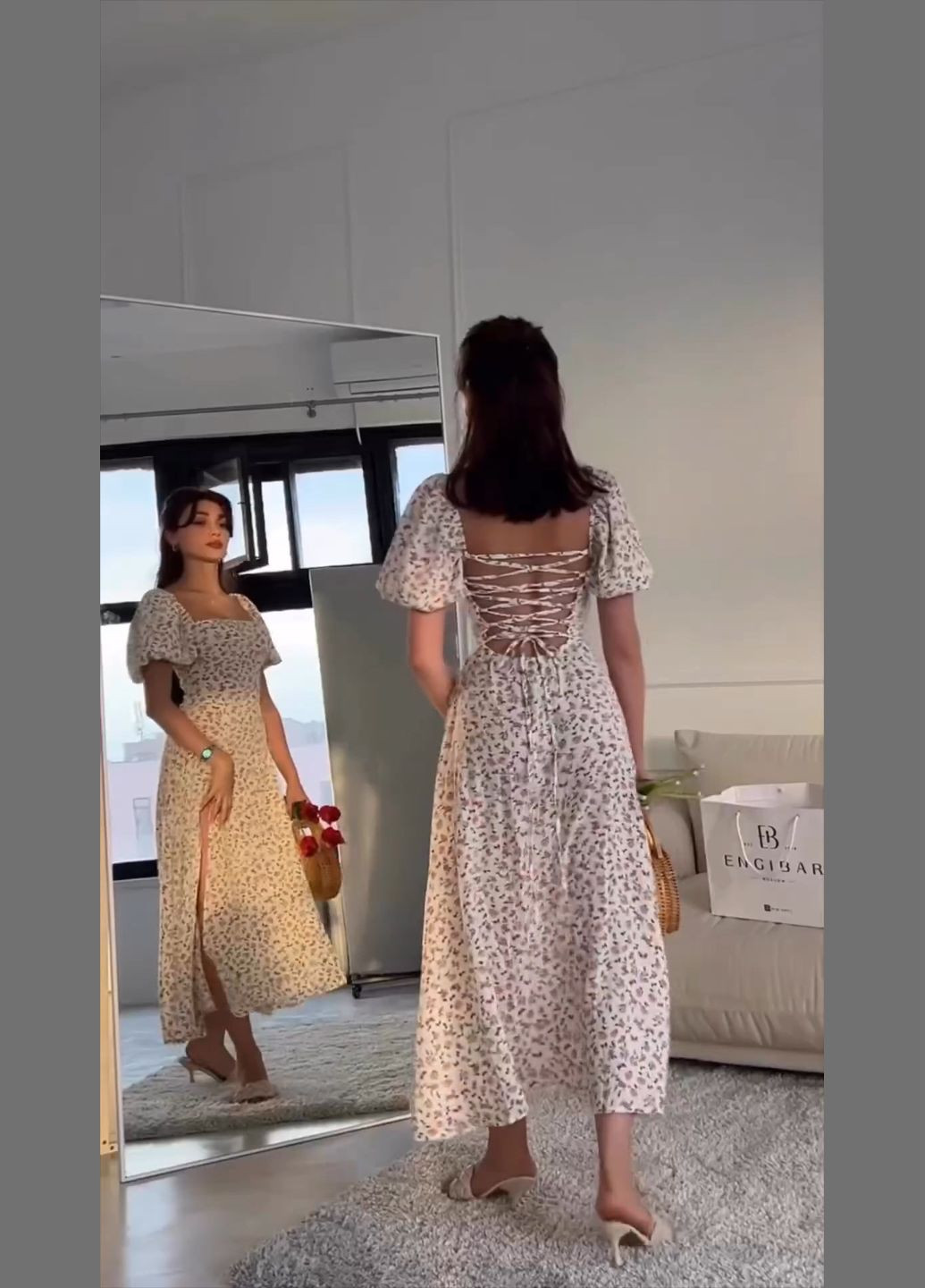 Белое повседневный женское платье с цветочным принтом и шнуровкой на спине с открытой спиной MonCher с цветочным принтом