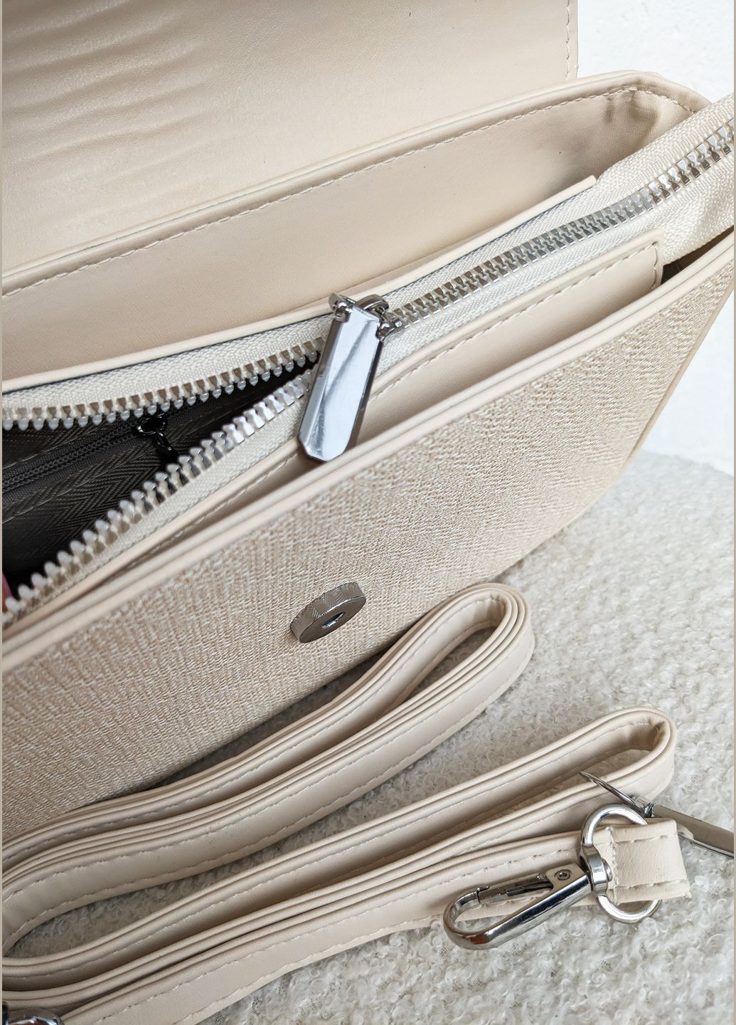 Стильная женская сумка-багет из экокожи с оригинальным декором в виде цепи и имитированного лезвия бритвы InFashion Сумка (327308723)