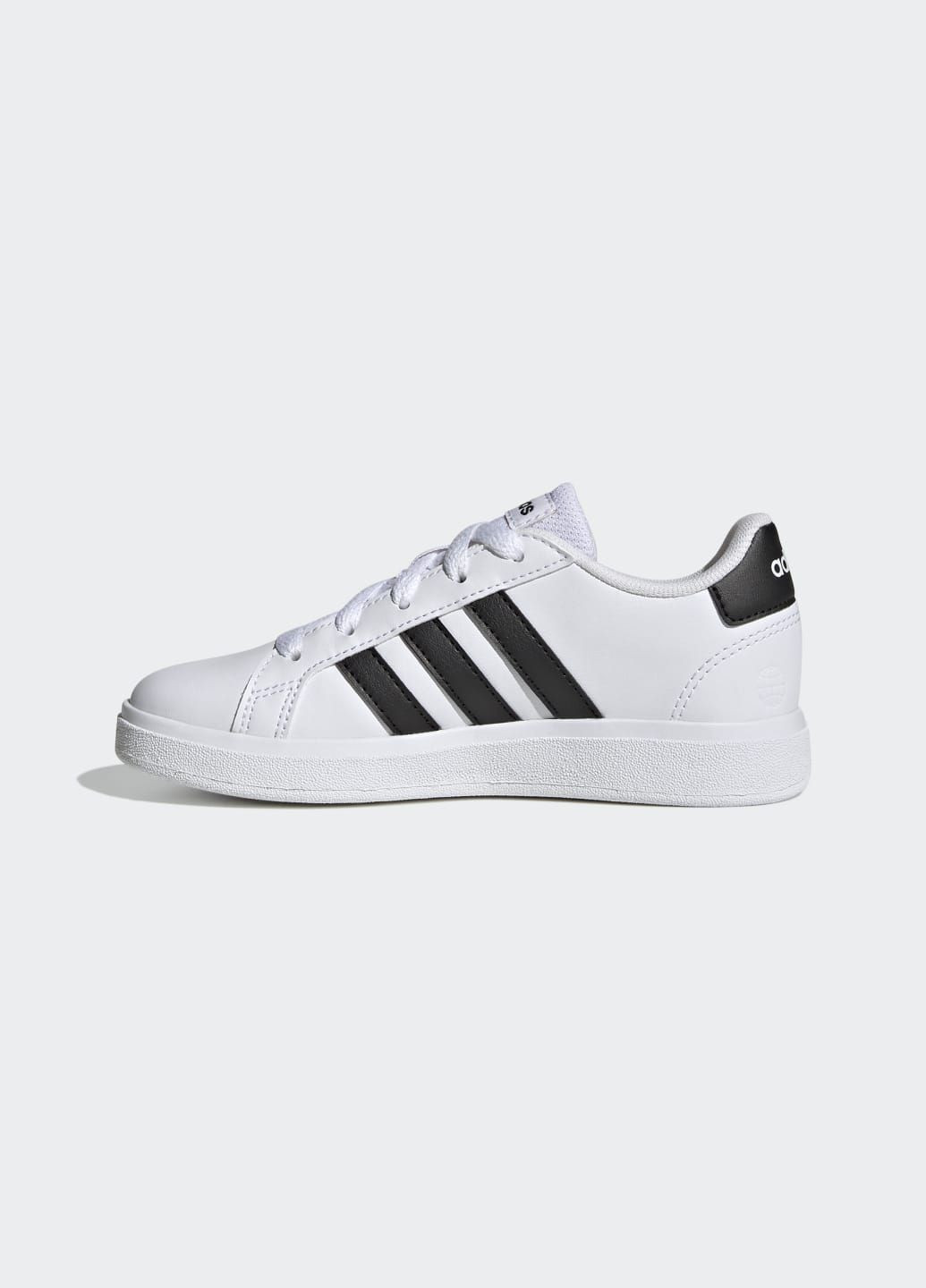 Белые всесезонные кроссовки grand court lifestyle tennis lace-up adidas