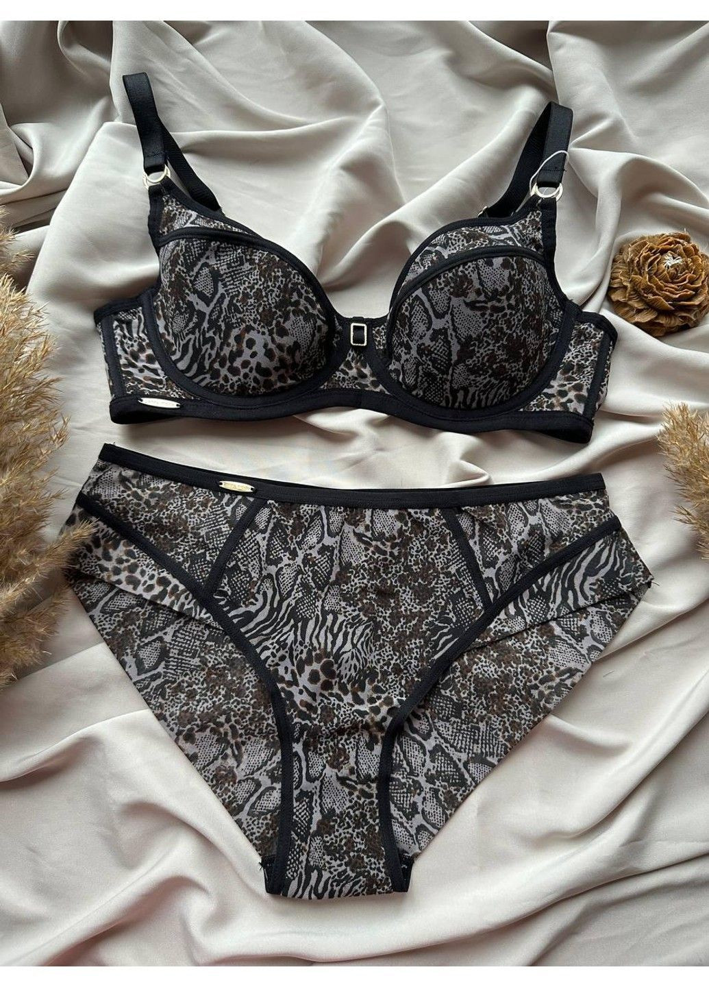 Серый комплект бюстгальтер мягкая чашка + трусики слип 11506 серый Lanny Mode