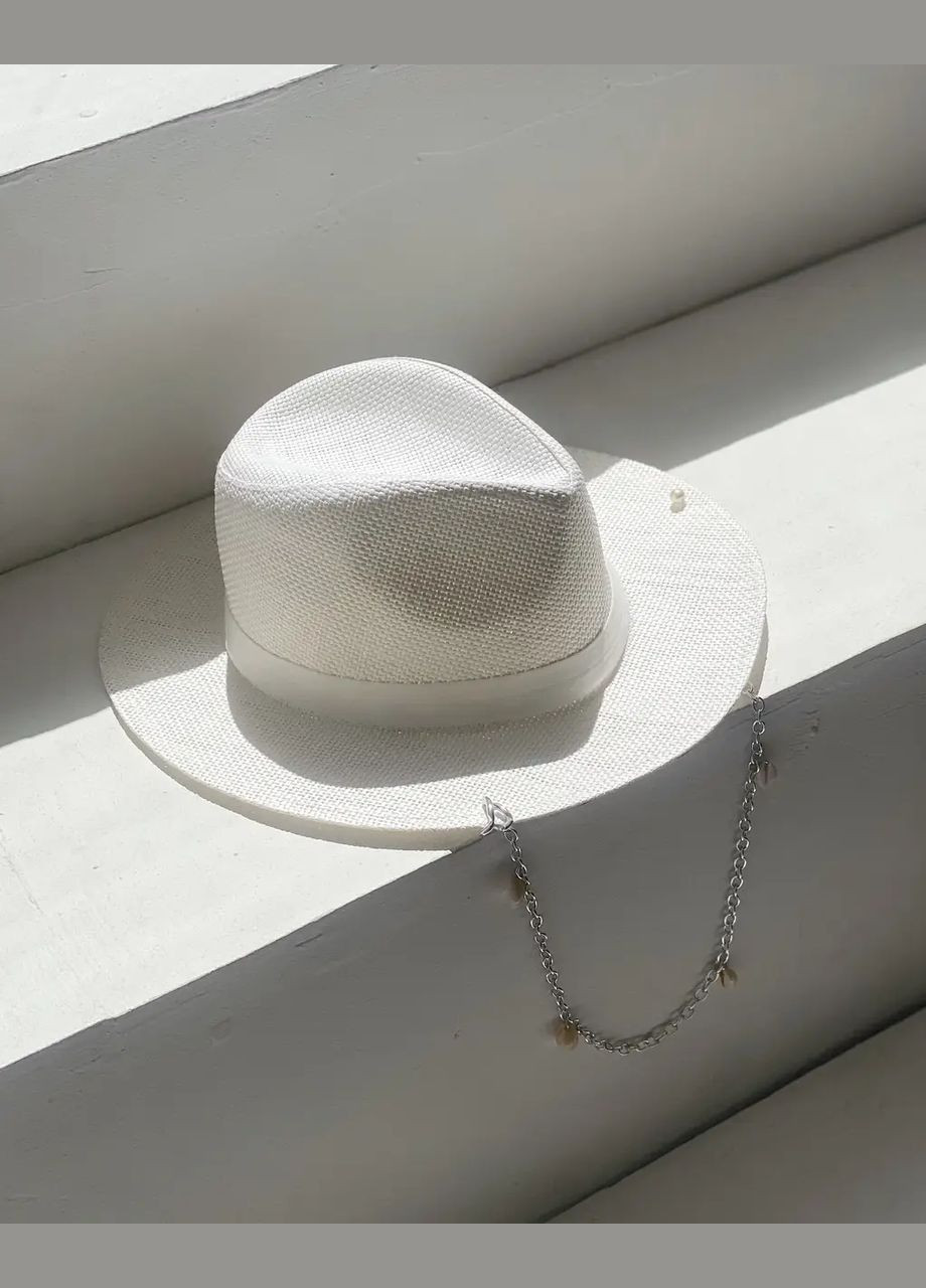 Капелюх жіночий на літо Федора біла з серебристим ланцюгом з мушлями D.Hats (283022817)