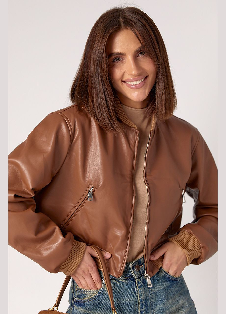 Світло-коричнева демісезонна жіноча куртка-бомбер зі шкірозамінника - коричневий цвет, s (sku_230137) No Brand