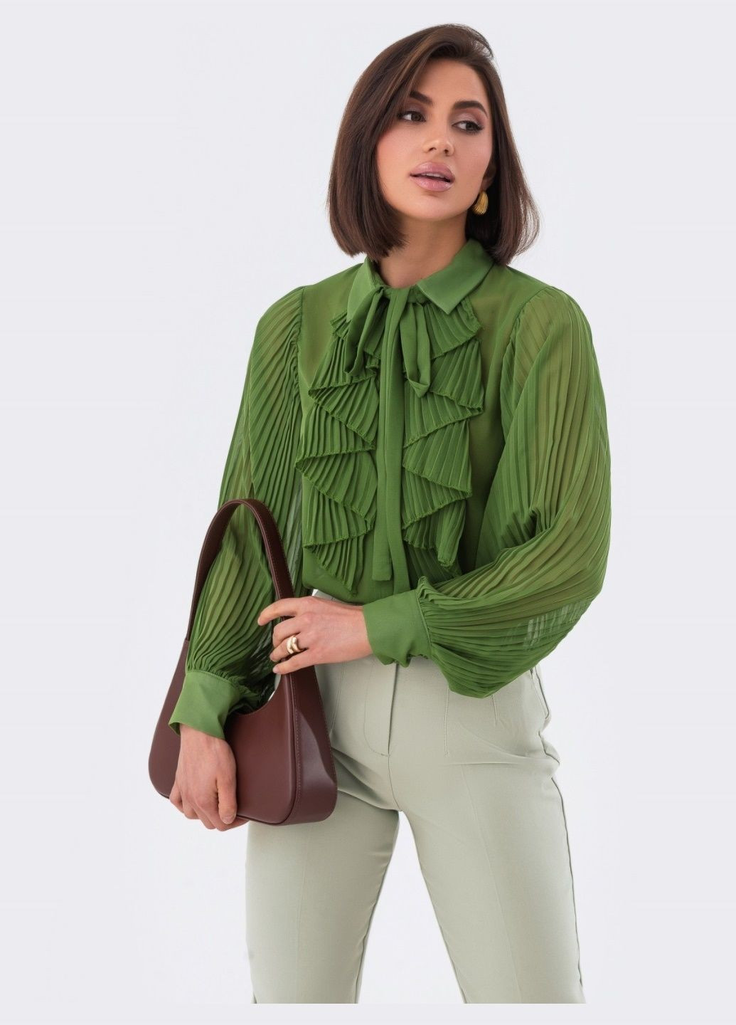 Зелёная зелёная блузка с рюшами и фактурными рукавами Dressa