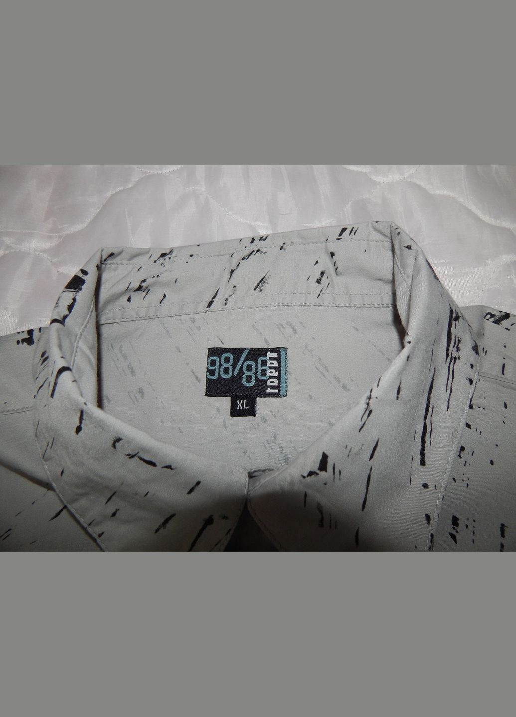 Серая кэжуал рубашка с абстрактным узором No Brand