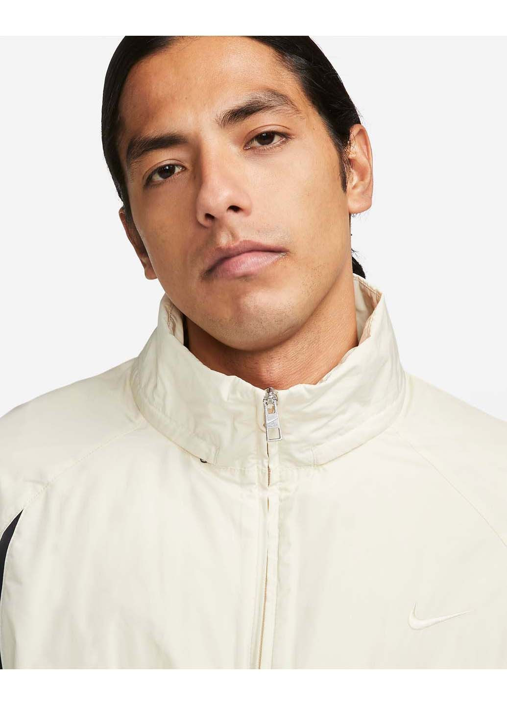 Черно-белая демисезонная куртка мужская Nike