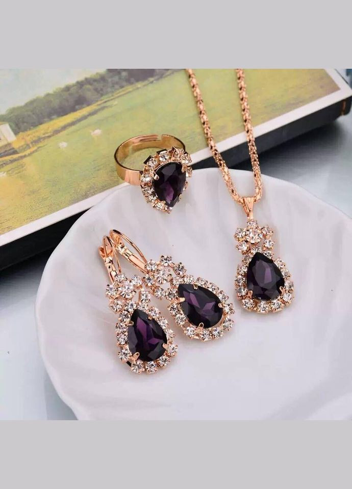 Комплект украшений с фиолетовыми камнями No Brand Жіночі прикраси (322074298)