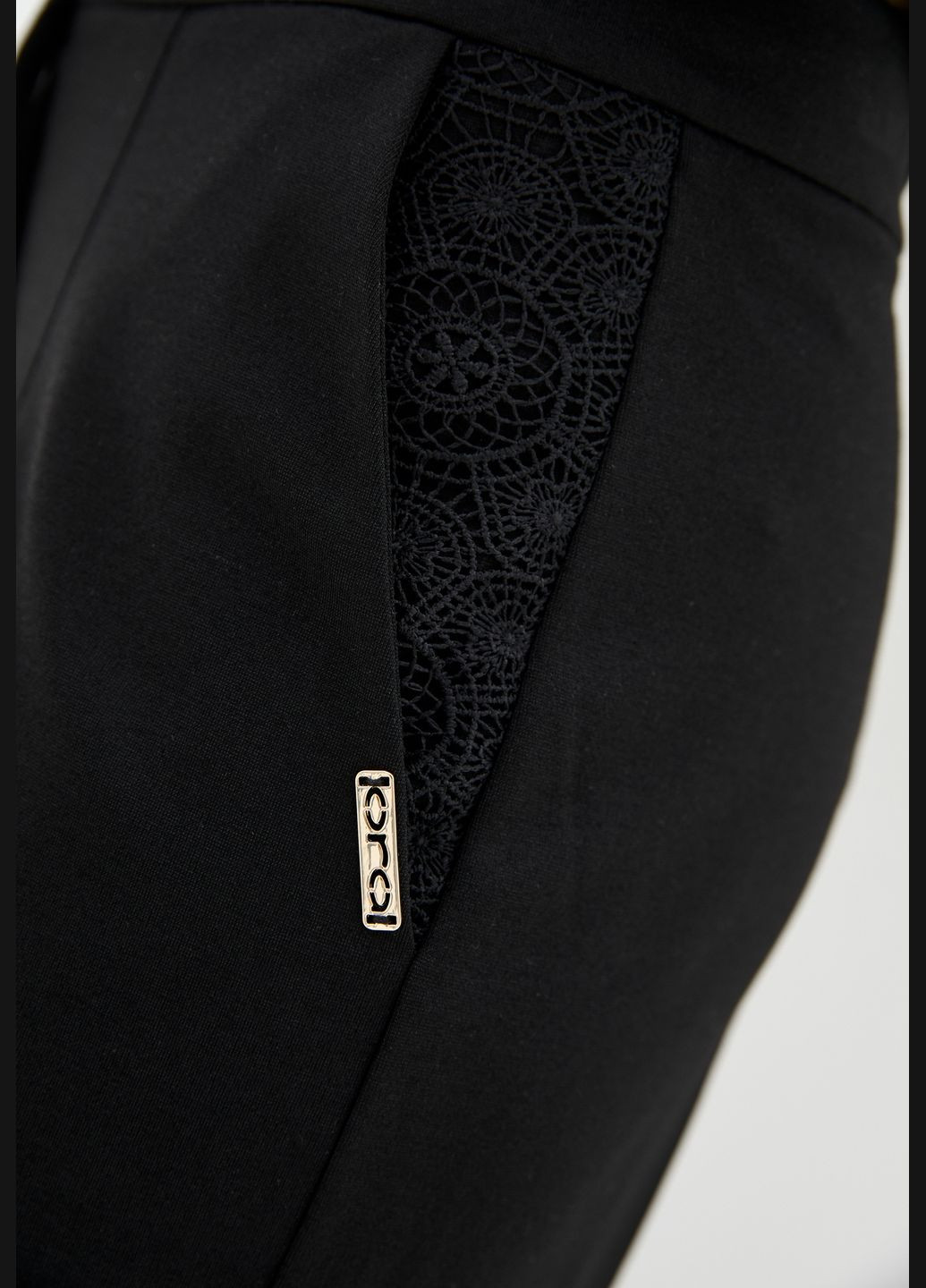 Трикотажний жіночий костюм чорного кольору зі вставками з мережива. ORA (282737175)