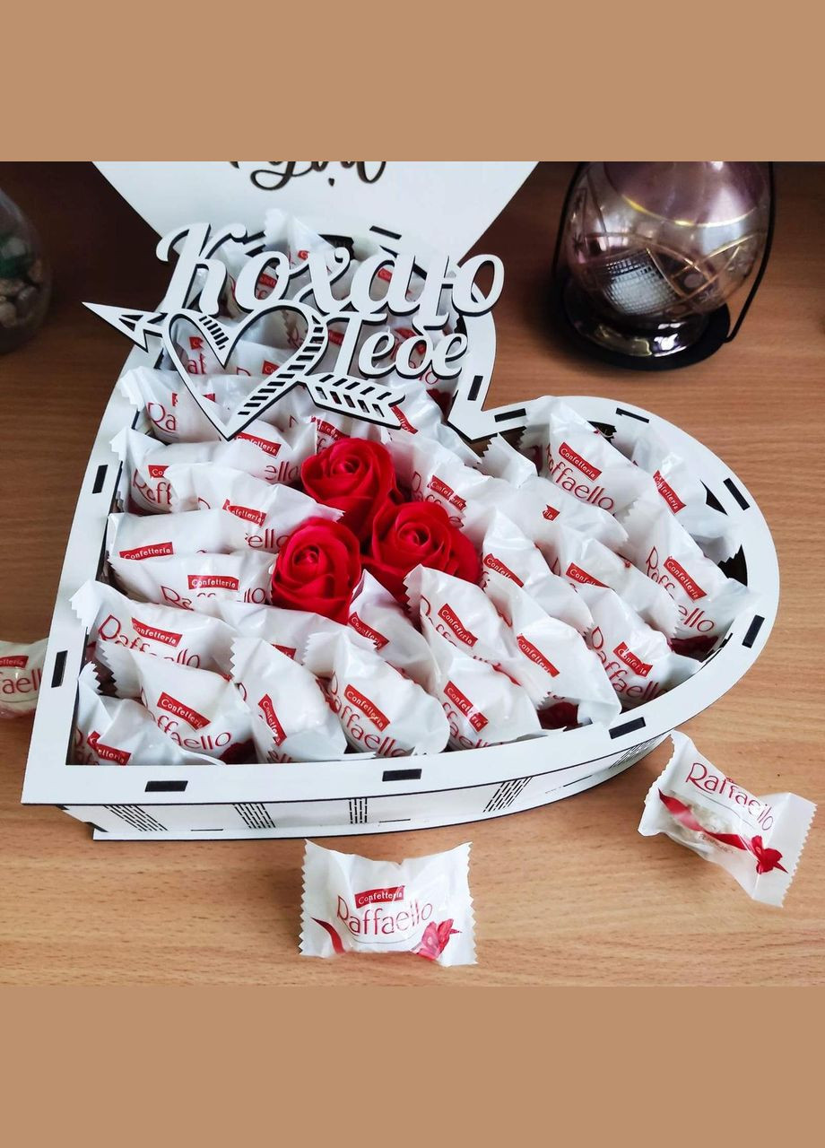 Подарочный бокс с конфетами Raffaello и розами для девушки (ar123) No Brand (315888811)