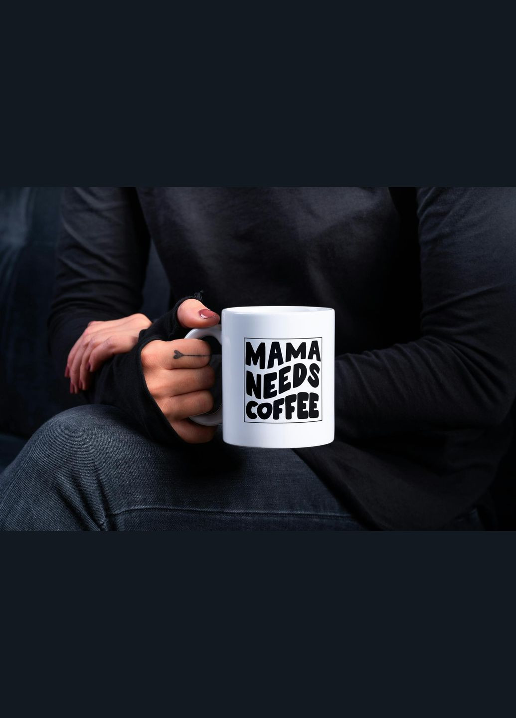 Кружка з принтом "Mama Needs Coffee" 330 мл Біла No Brand (324263206)