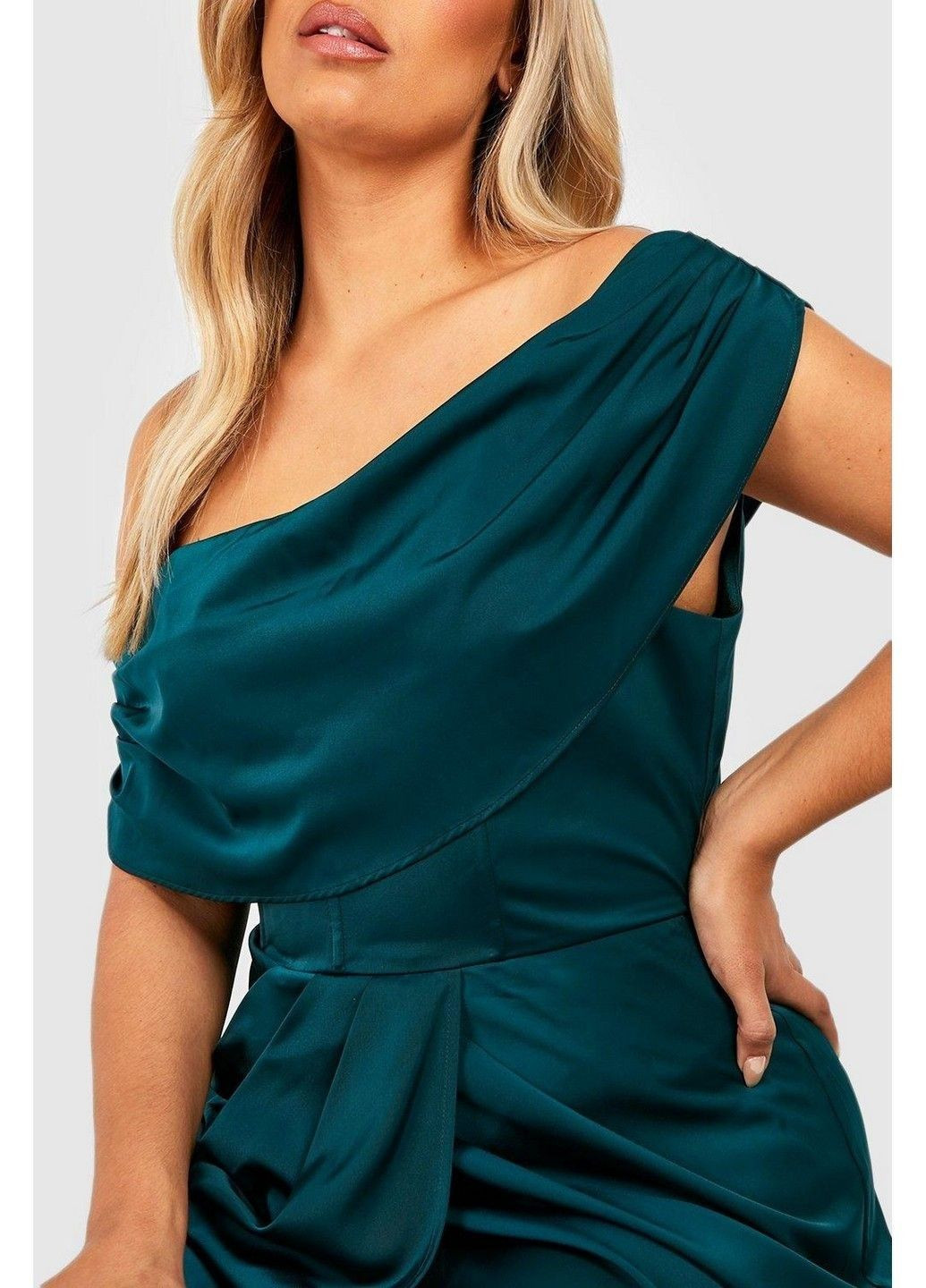 Темно-зелена вечірня сукня Boohoo однотонна