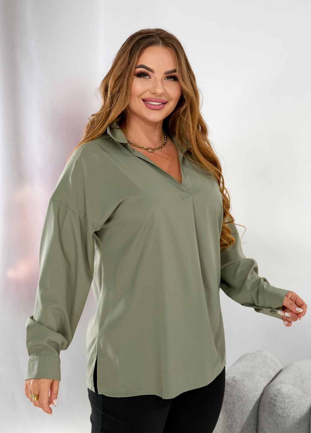 Оливкова блузка жіноча вільного фасону з софту No Brand