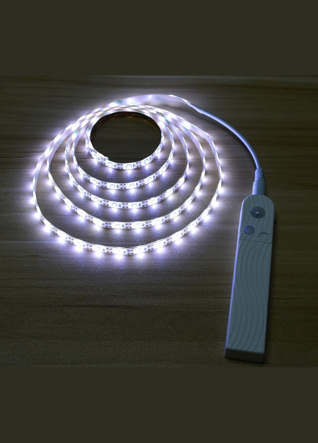 LED стрічка 1м від батарейок або powerbank з датчиком руху і сенсором освітленості біле холодне світіння No Brand 6864 (299386647)