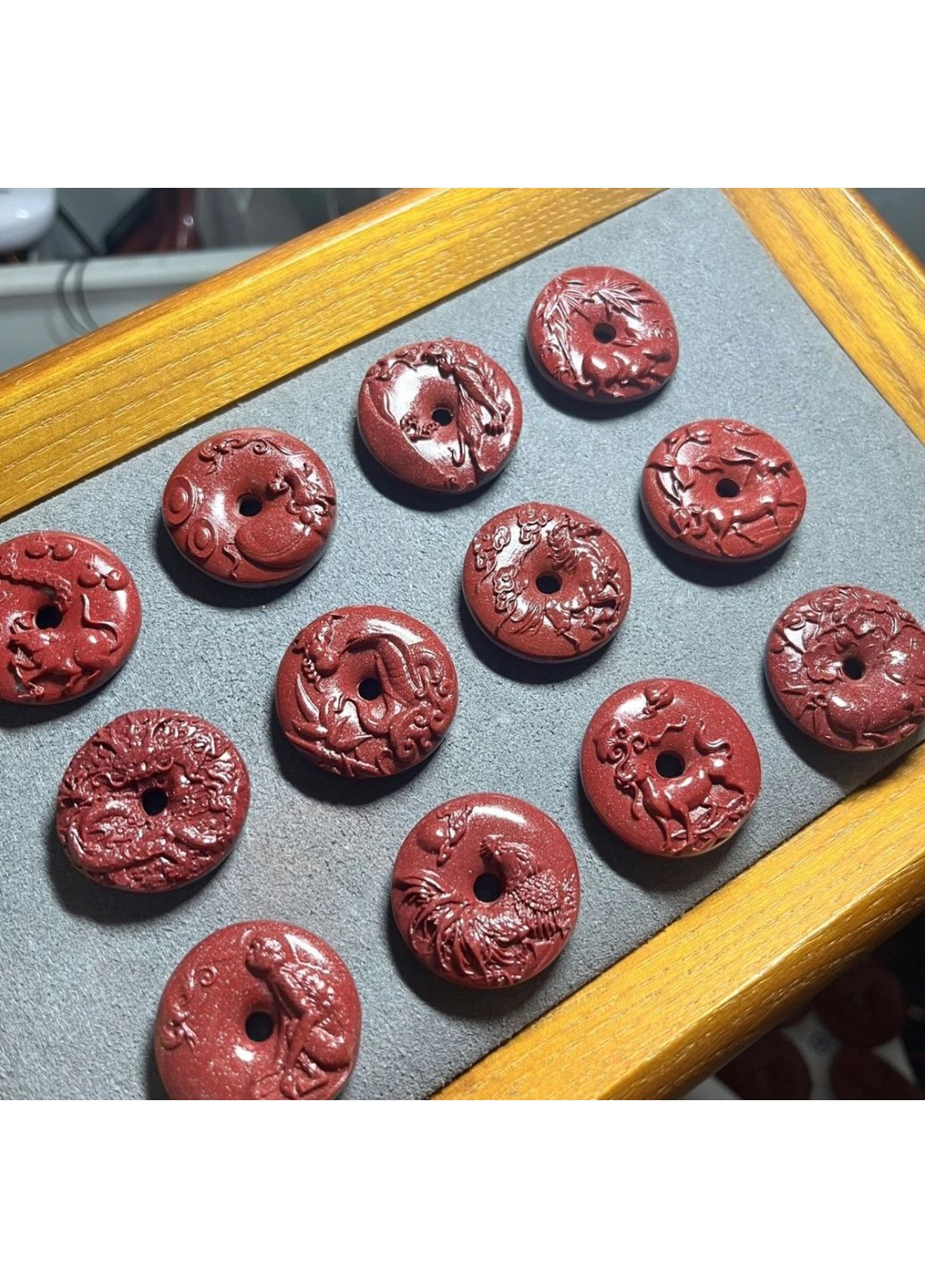 Подвеска – кулон из цинобры (киновар) с китайскими знаками зодиака ПЕТУХА No Brand (306734929)