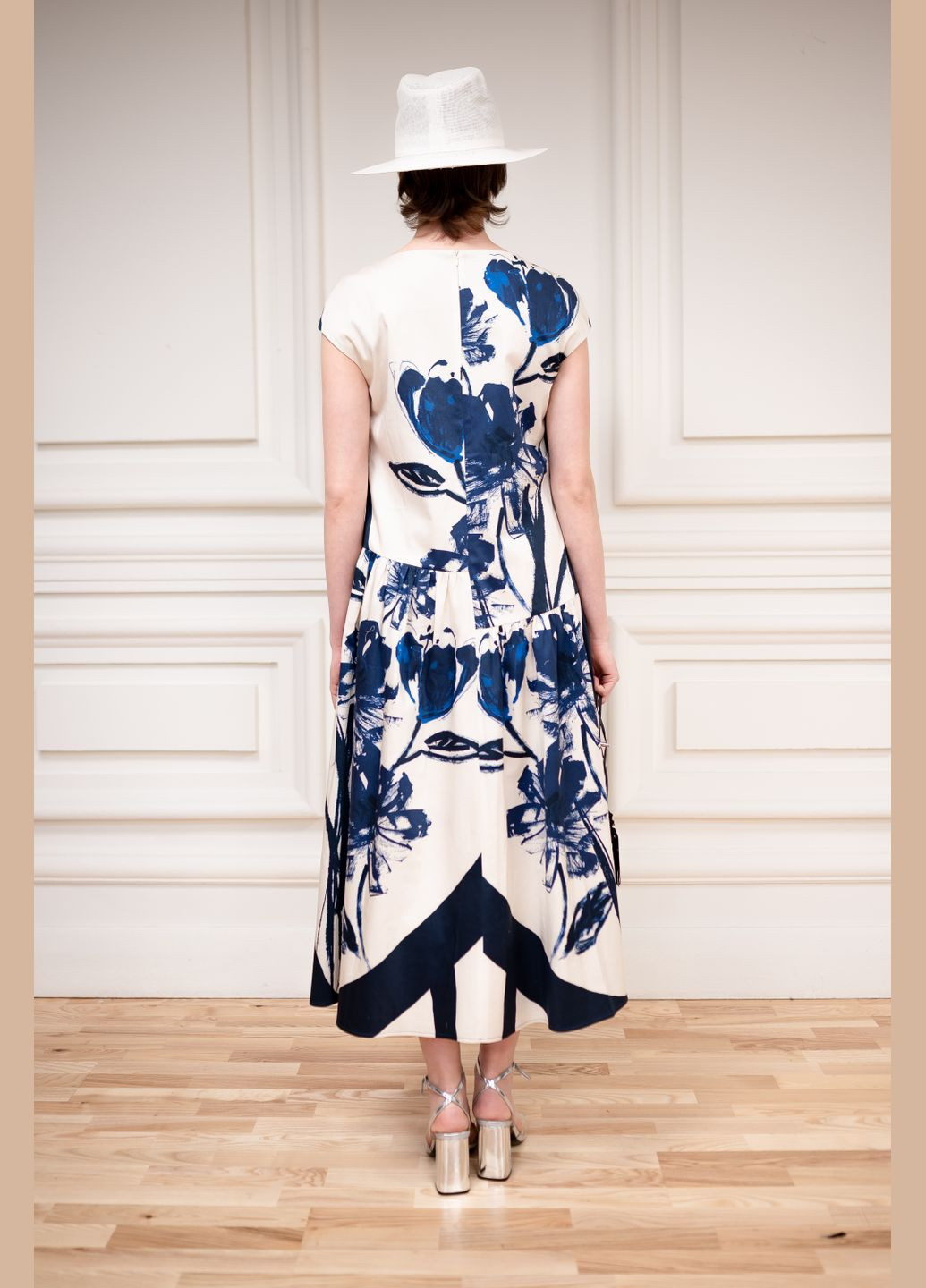 Синя романтична бавовняна сукня в біло-синьому кольорі з принтом агна Dolcedonna