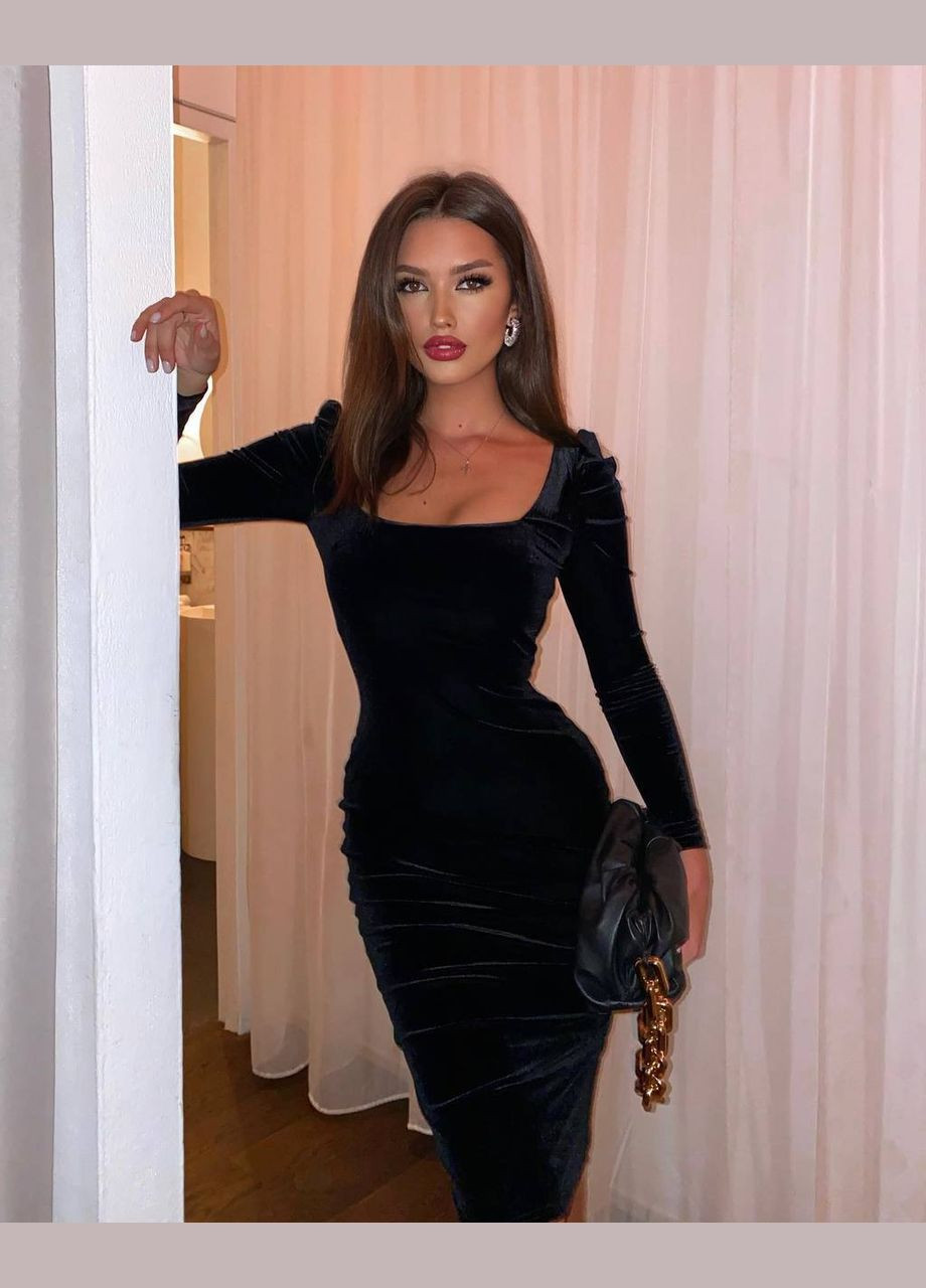 Чорна красива приталена оксамитова сукня з довгим рукавом і відкритим декольте, чорна сукня-міді з розрізом ззаду No Brand однотонна