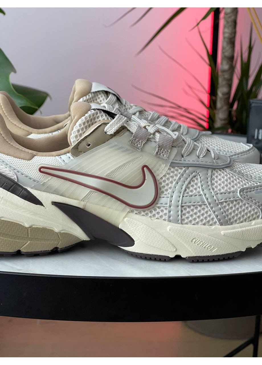 Бежевые демисезонные кроссовки мужские и женские nike runtekk orewood brown light bone | найк рунтекк оревуд бежевые No Brand