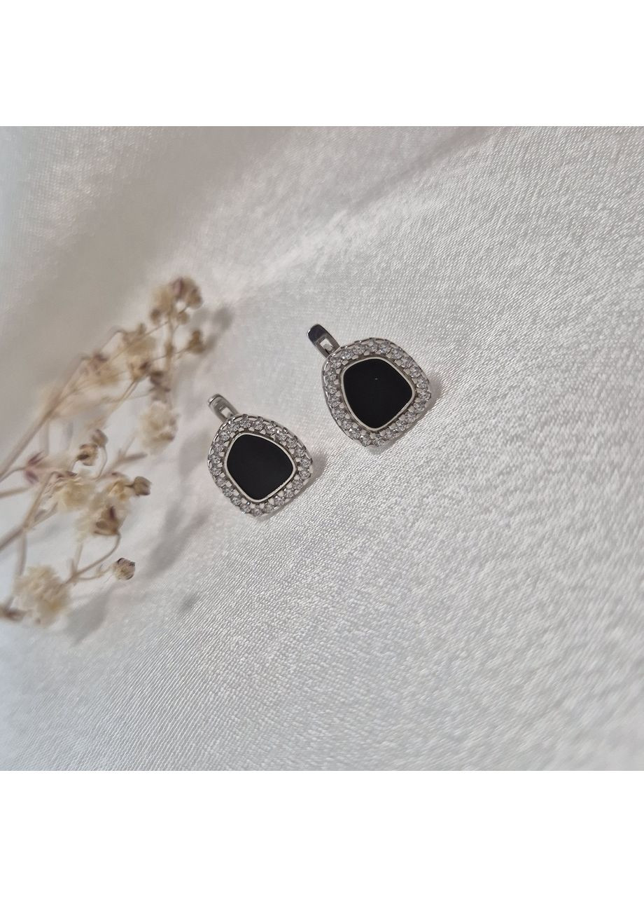 Срібні сережки з Чорною емаллю та білими каменями срібло 925 проби Родоване 1609с 2.14г Nobrand (370438619)