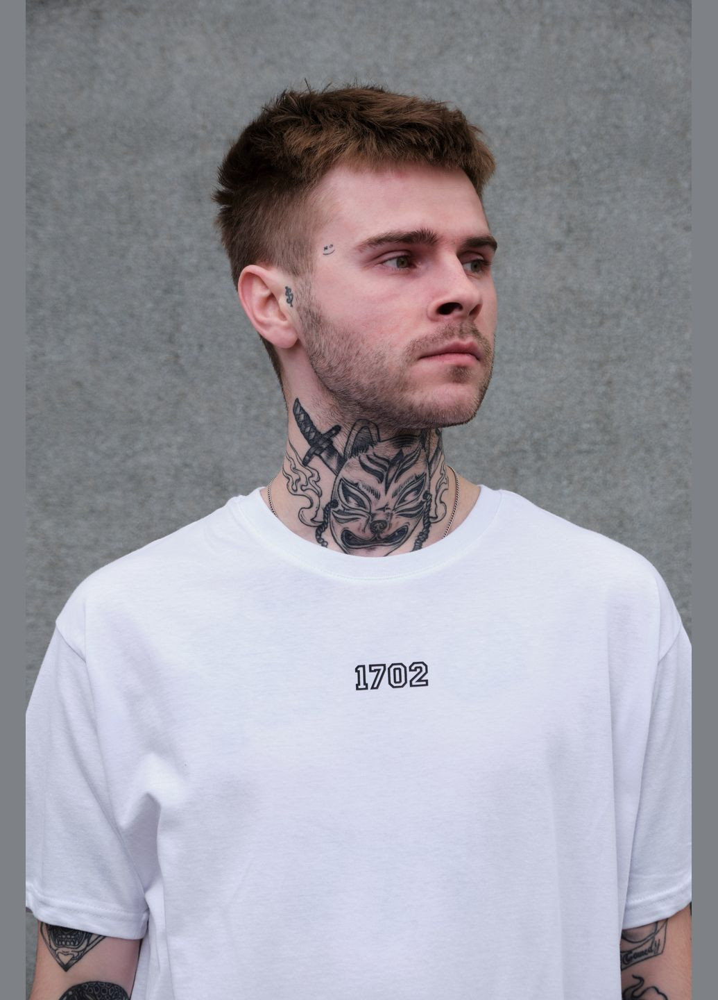 Біла чоловіча оверсайз футболка з принтом skyline з довгим рукавом Without