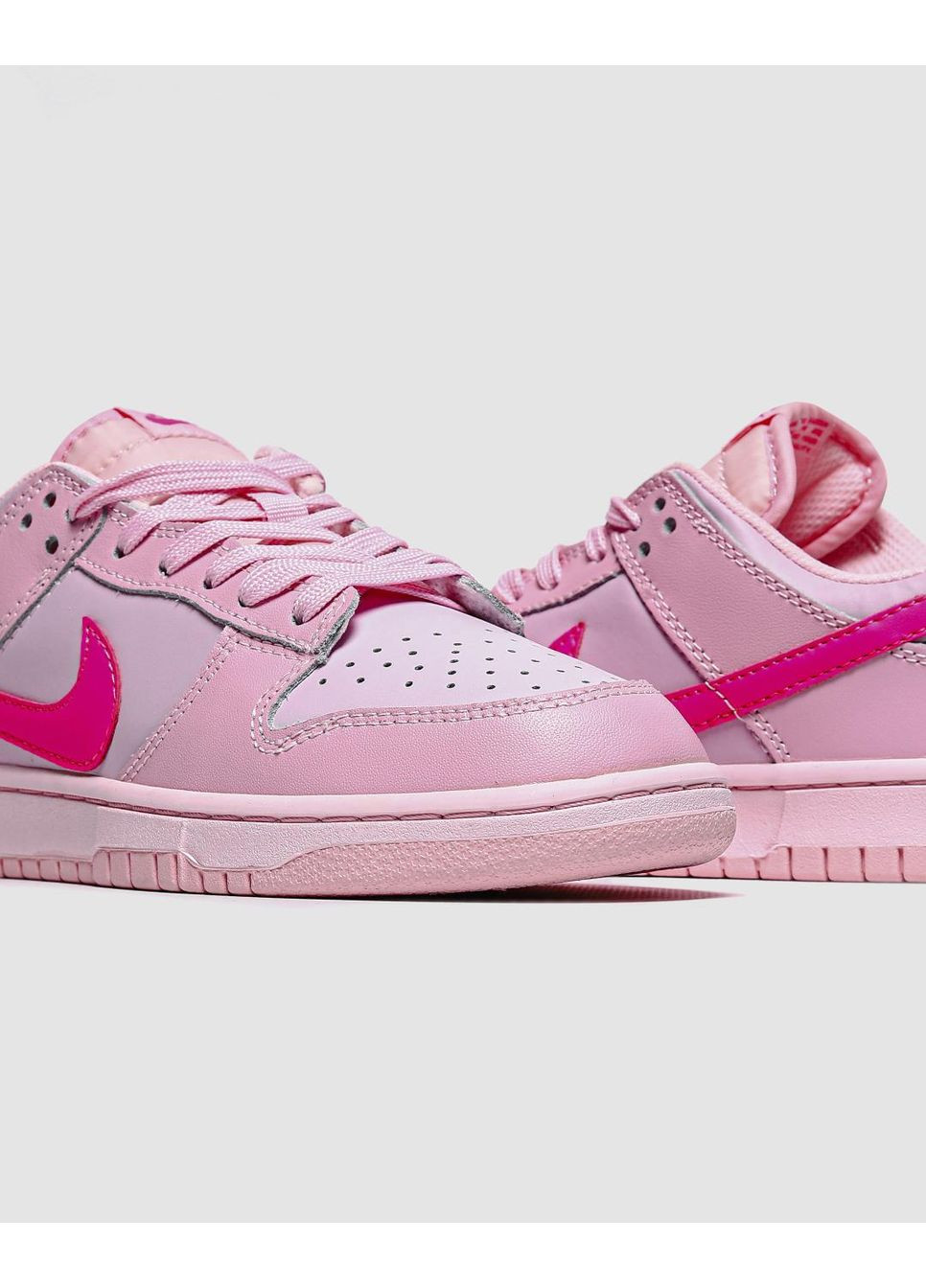 Розовые демисезонные кроссовки мужские nike dunk low gs triple pink найк сб данк No Brand