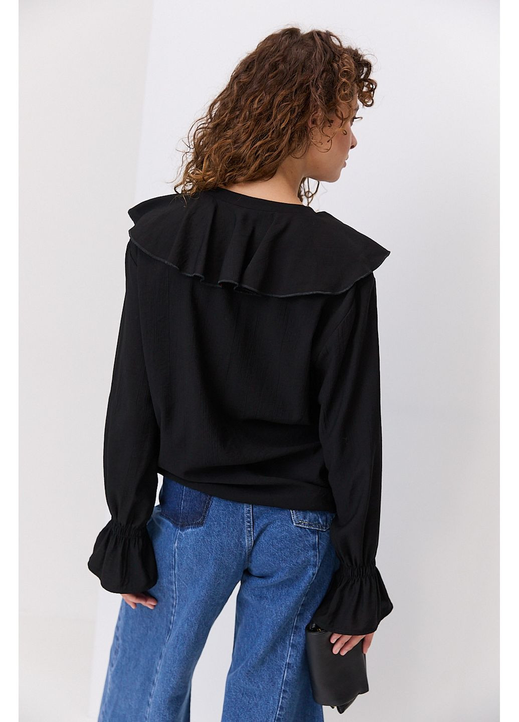 Чёрная блуза с отложным воротником голубая с нажатым эффектом Arjen