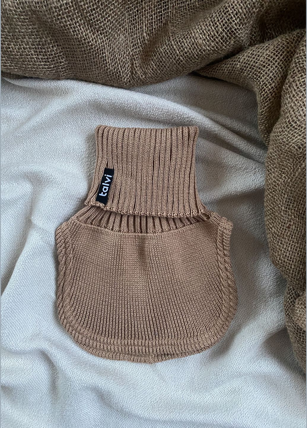 Стильная детская вязаная манишка Talvi Айріс (313401925)