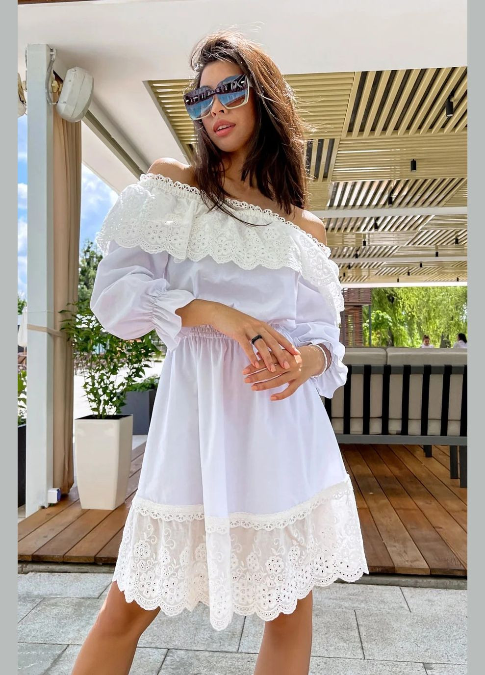 Белое повседневный, кэжуал платье клеш, с открытыми плечами Seventeen