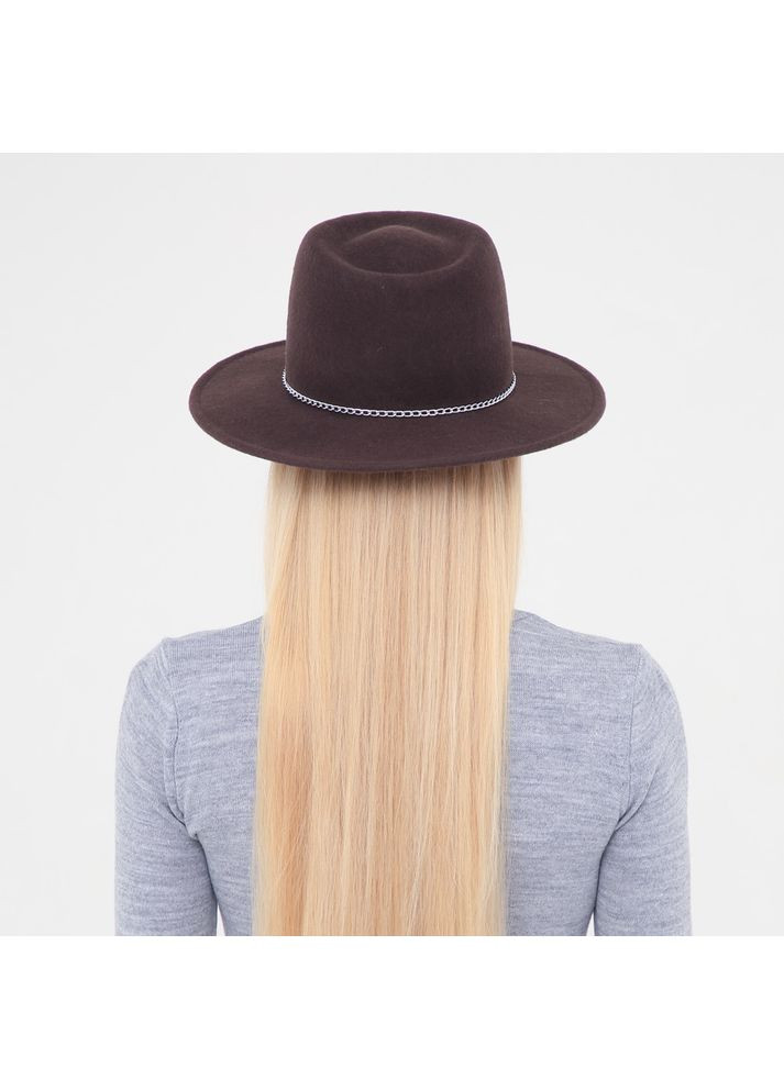 Капелюх федора жіночий зі срібним ланцюжком фетр коричневий ВІЖЕН LuckyLOOK 653-383 (322792762)