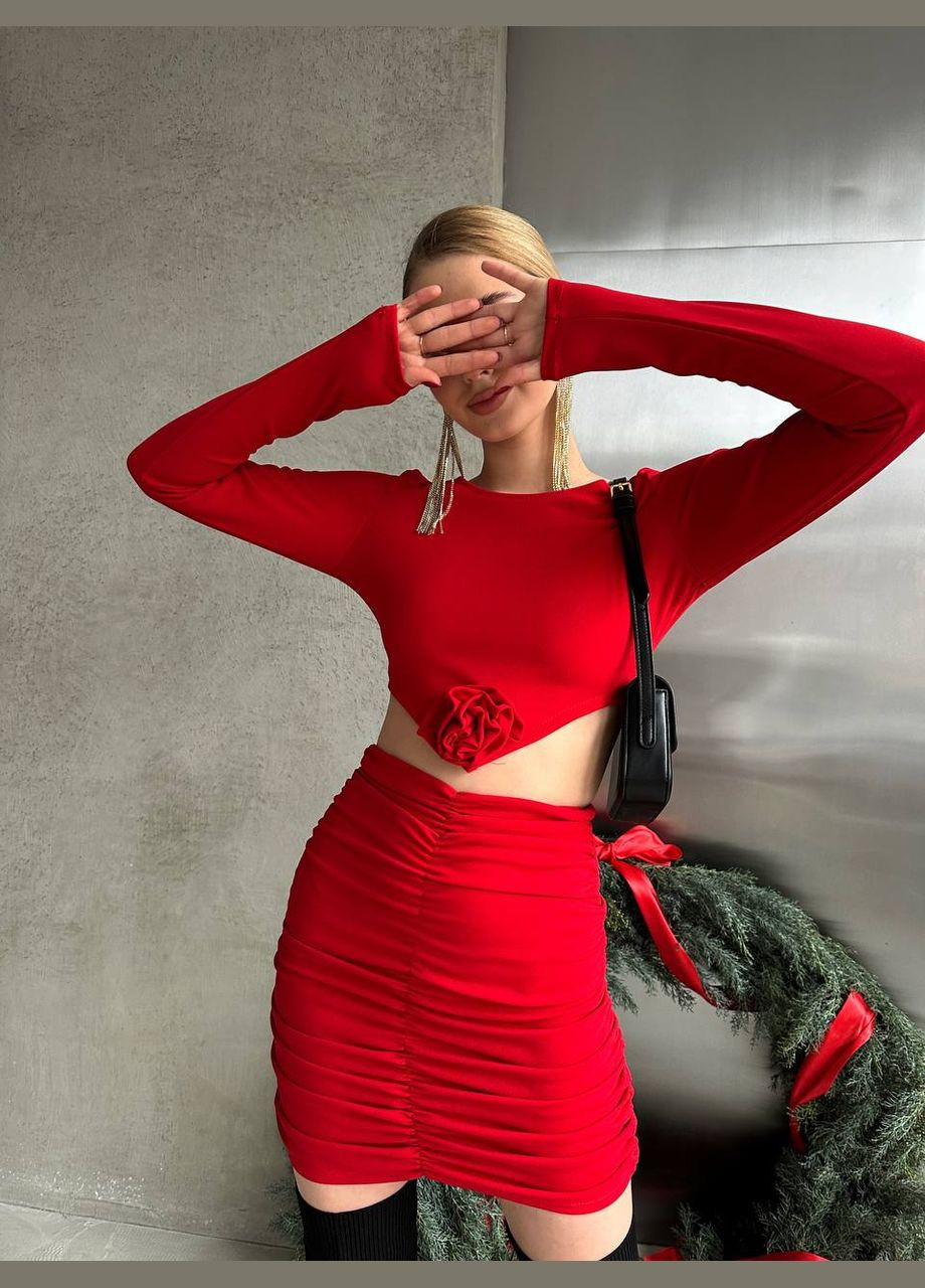 Червона кежуал, вечірня міні сукня з драпіруванням та розочкою силуетна Adelante однотонна