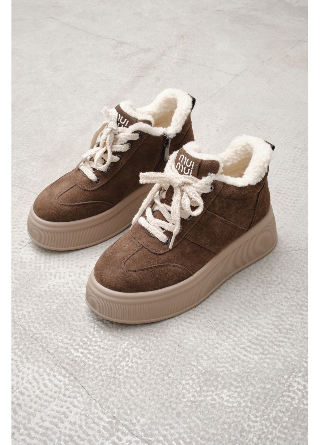 Жіночі зимові кросівки на високій підошві з натуральної замші коричневого кольору на хутрі з боковою блискавкою ITTS коричневі зими (363058330)