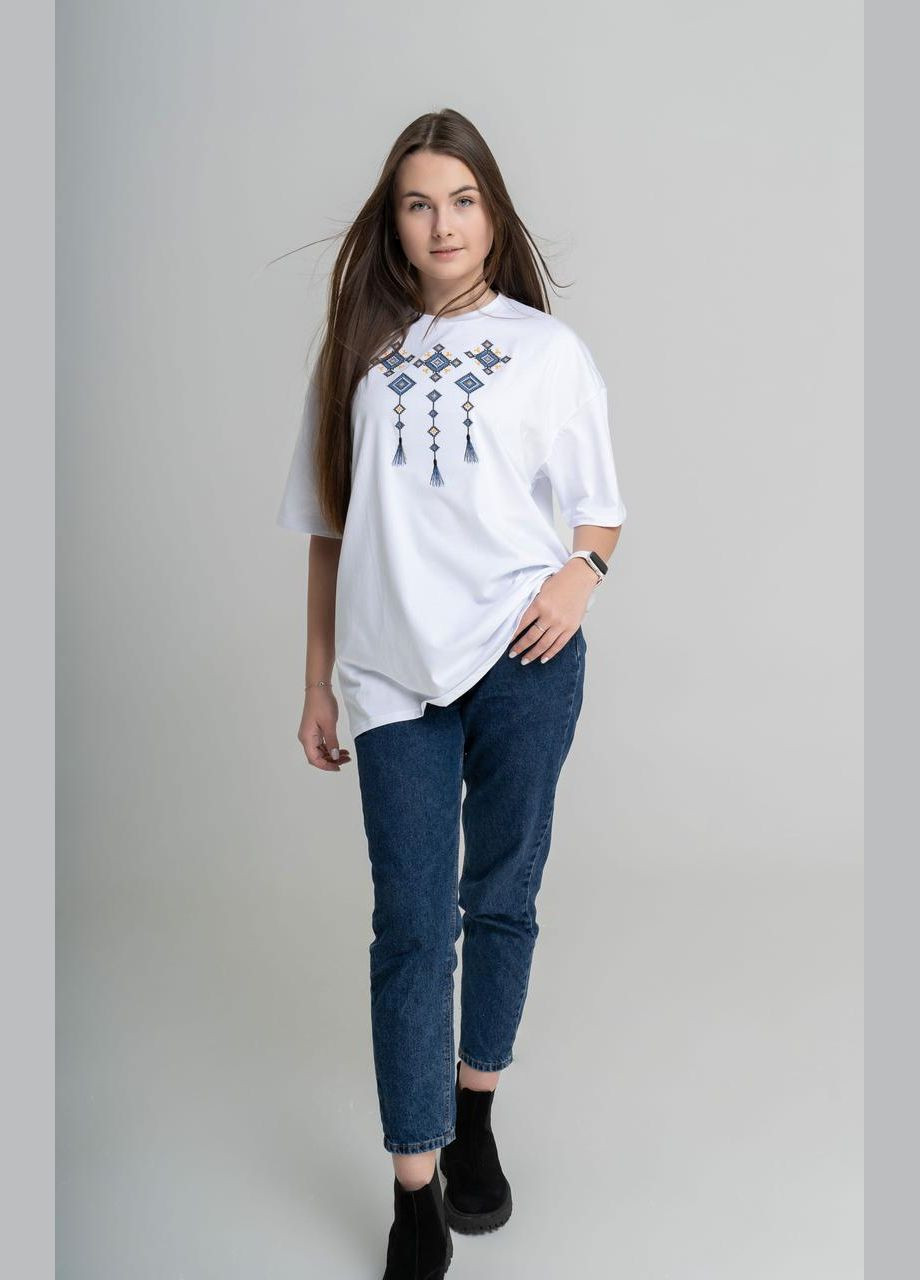 Жіноча oversize футболка з вишивкою на грудях у білому кольорі "Меланія" L-XL Melanika g-95 (285763842)