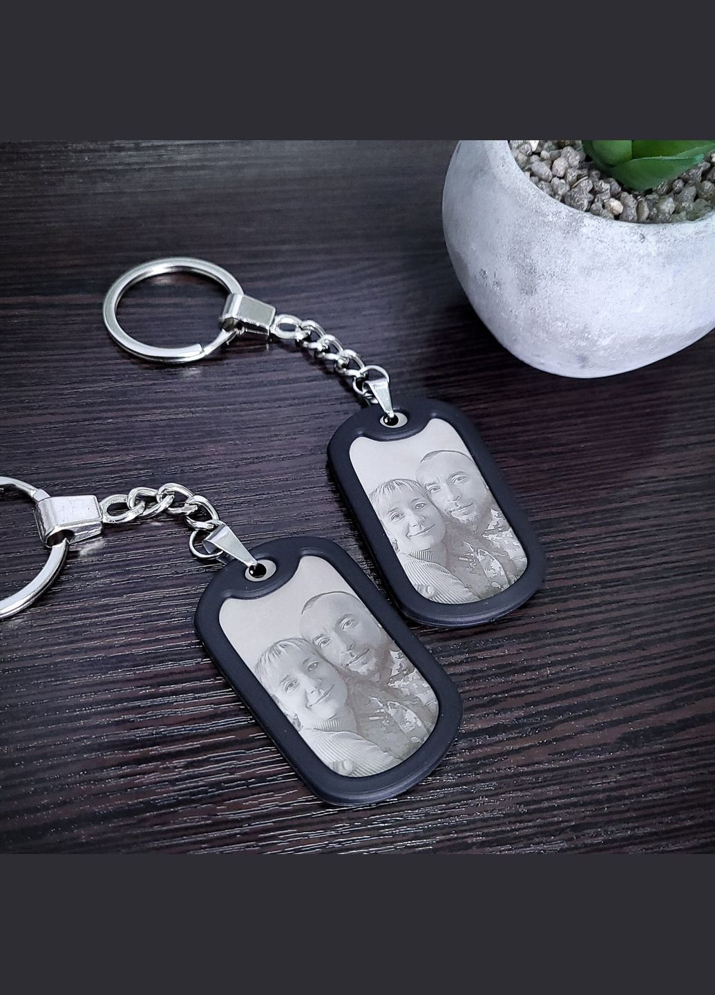 Брелок с гравировкой. Стальной брелок для ключей. Гравировка пожелания "Береги себя" No Brand (300369504)