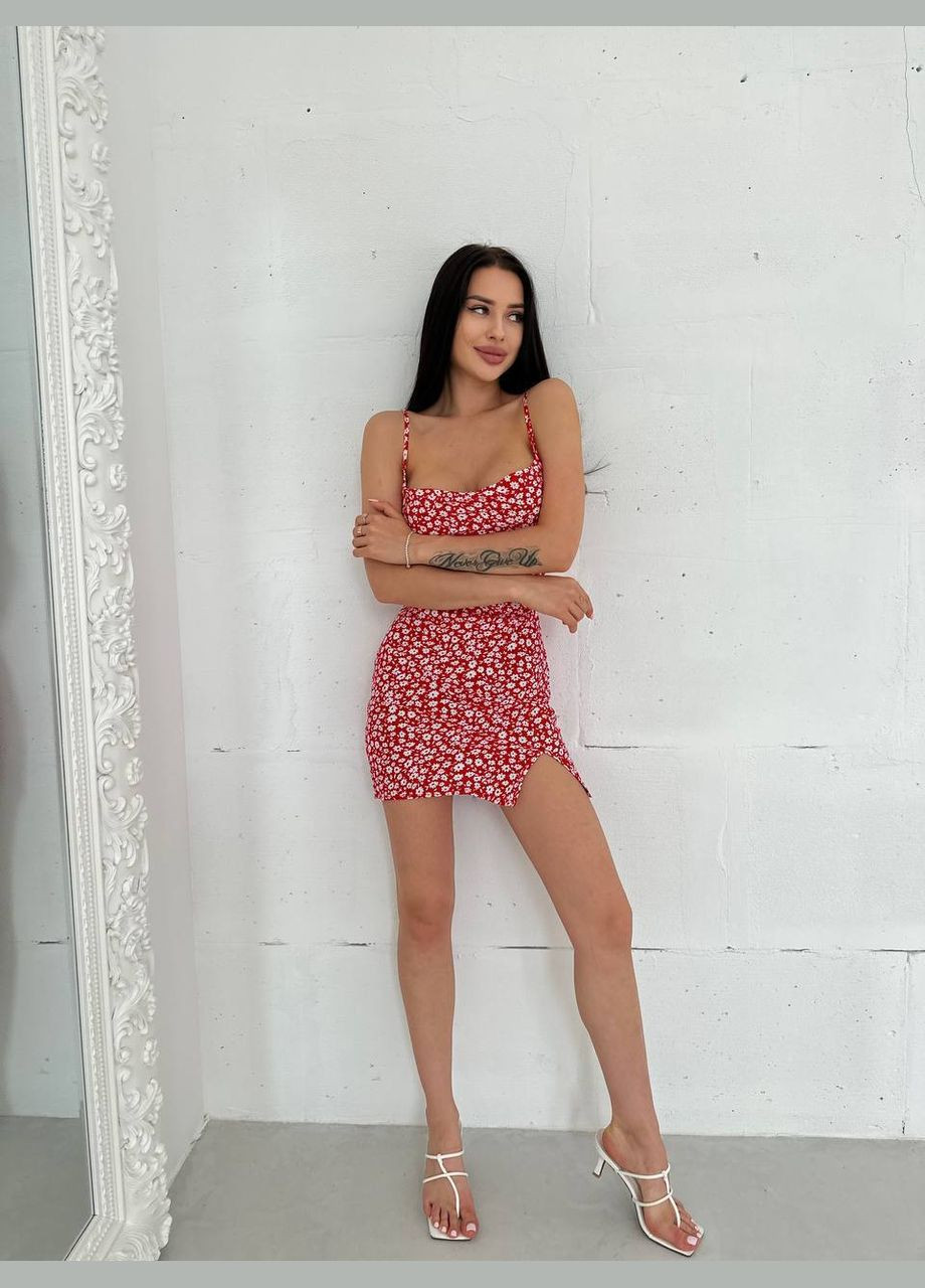 Красное лёгкое летнее красное мини-платье с открытой спиной и открытым декольте, короткое платье с маленьким разрезом на бедре No Brand