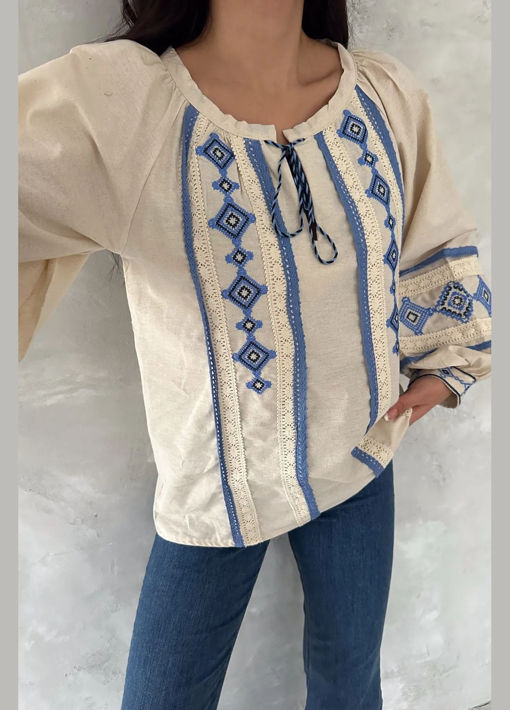 Бежевая вышитая рубашка со вставками макраме на завязках и шоколадным орнаментом. ESQ хлопок (333655305)