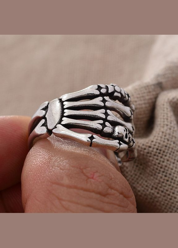 Чоловіче кільце з черепом і кістками з неіржавкої сталі, колір срібло, розмір регулюється No Brand (327874952)