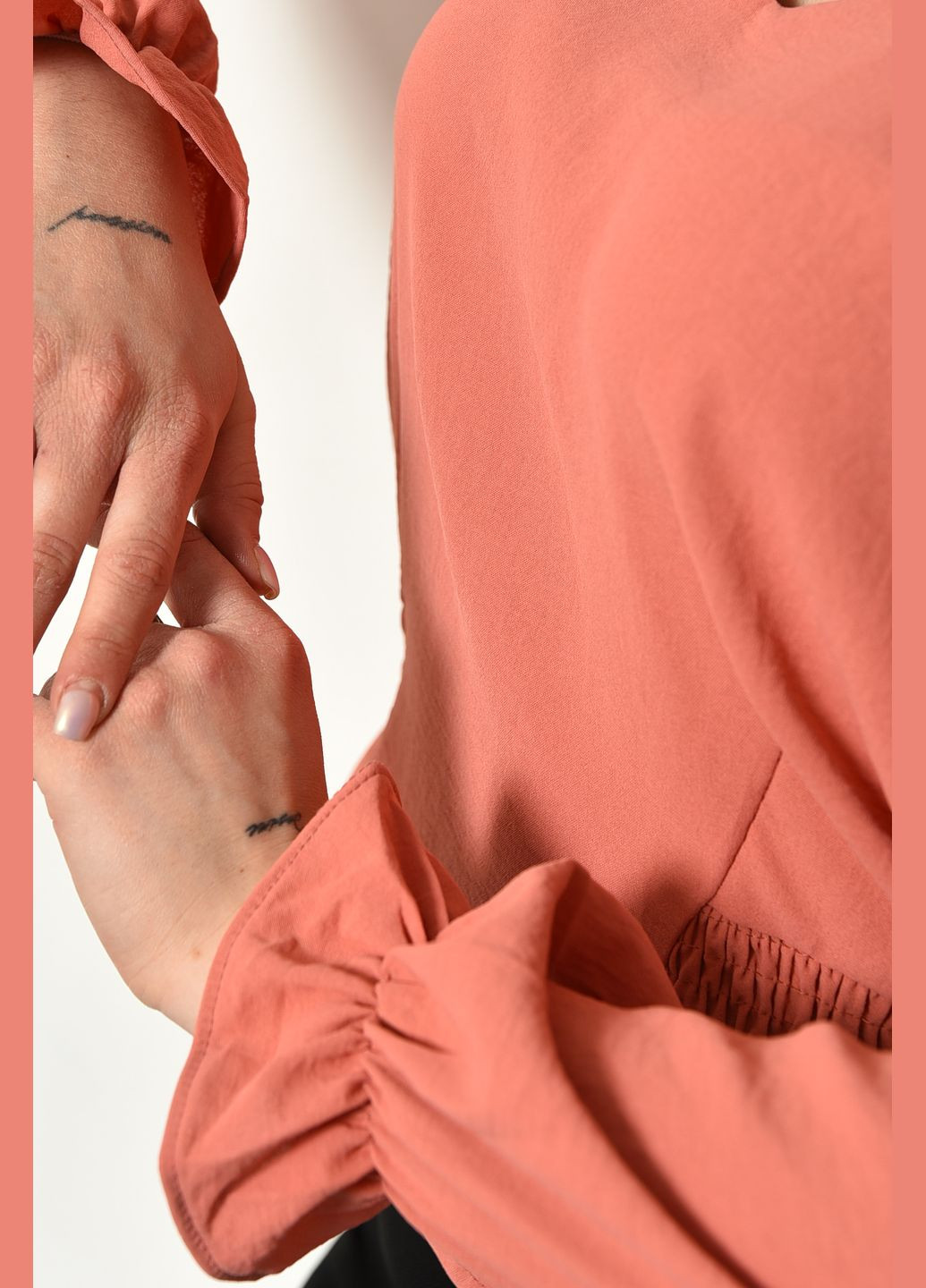 Персикова демісезонна блуза жіноча однотонна персикового кольору з баскою Let's Shop
