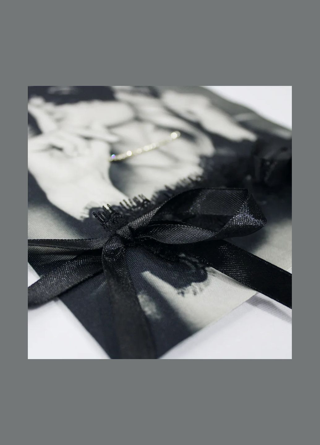 Нашивка тканевая с декором "Девушка в наручниках" (6561) No Brand (346494091)